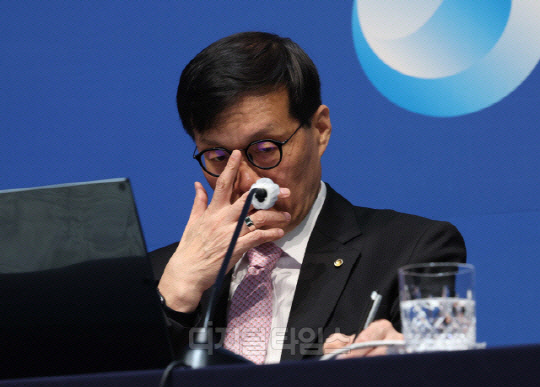 이창용 한국은행 총재가 12일 서울 중구 한국은행에서 금융통화위원회 기준금리 결정에 관한 기자간담회를 갖고 있다. 사진공동취재단.